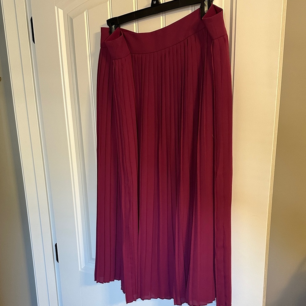 Elegant j crew Pleated Skirt in Rich Burgundy